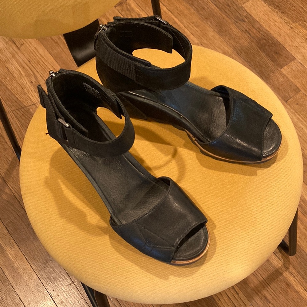 Sorel Joanie II zip wedges, Black, size 8.5